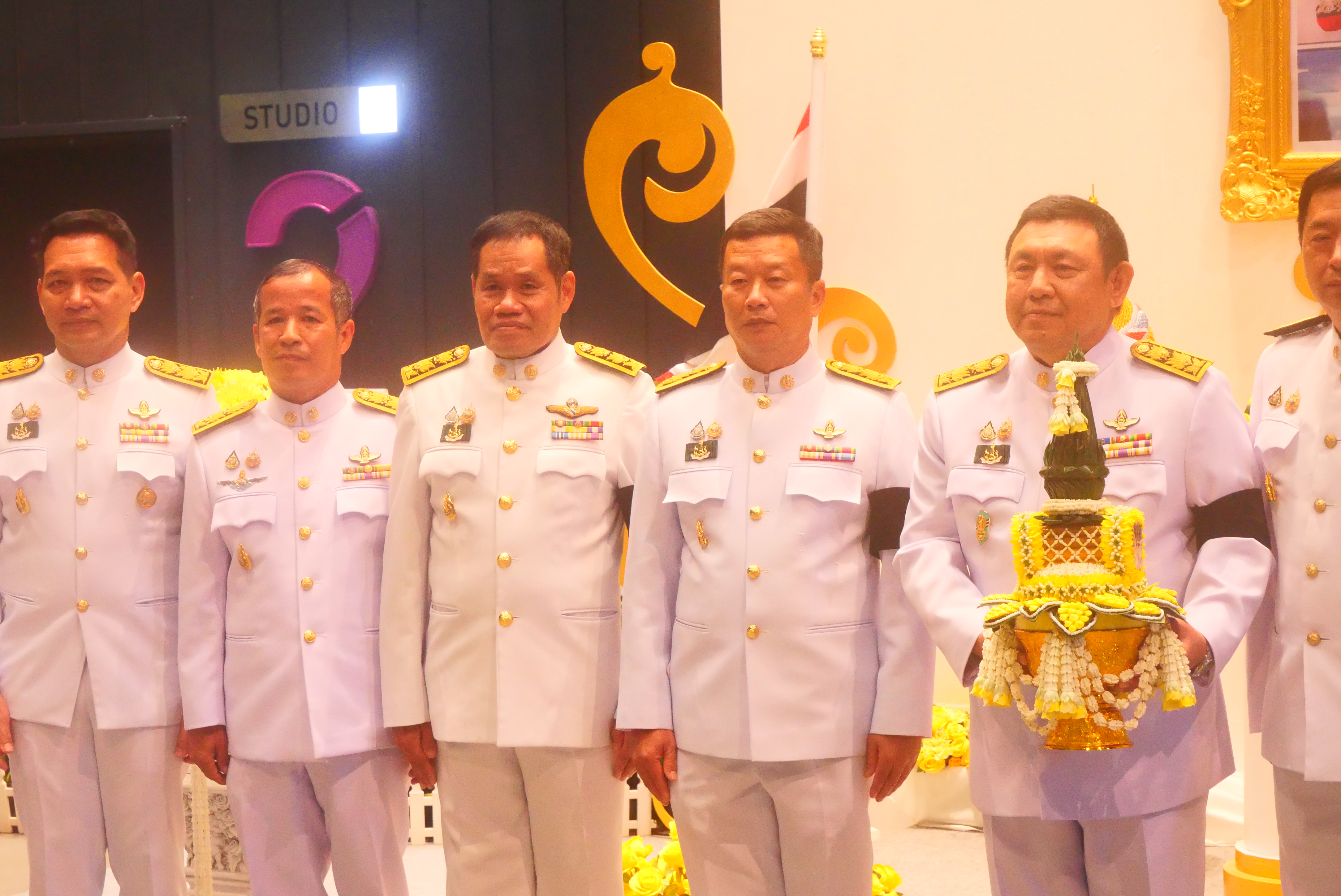 title - คณะผู้บริหาร ส.ป.ก. บันทึกเทปถวายพระพรชัยมงคล เนื่องในโอกาสมหามงคลเฉลิมพระชนมพรรษา 74 พรรษา พระบาทสมเด็จพระปรเมนทรรามาธิบดีศรีสินทร มหาวชิราลงกรณ พระวชิรเกล้าเจ้าอยู่หัว